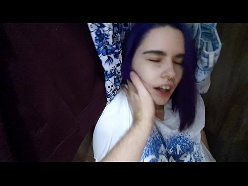 ❤️ الماري ۾ منهنجي سس مليو ۽ هن جي مدد ڪئي جنس